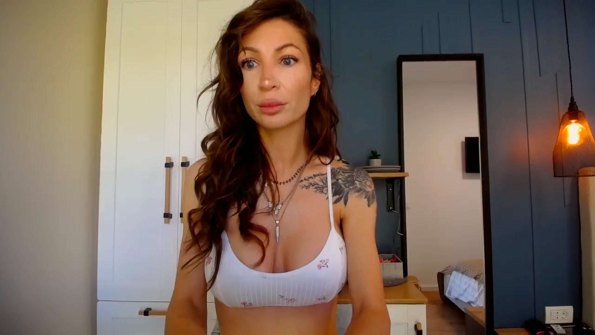 Gallery image thumbnail from Kaylicious's myfreecams stream on, 06/06/2024, 07:59 image 15 of 20