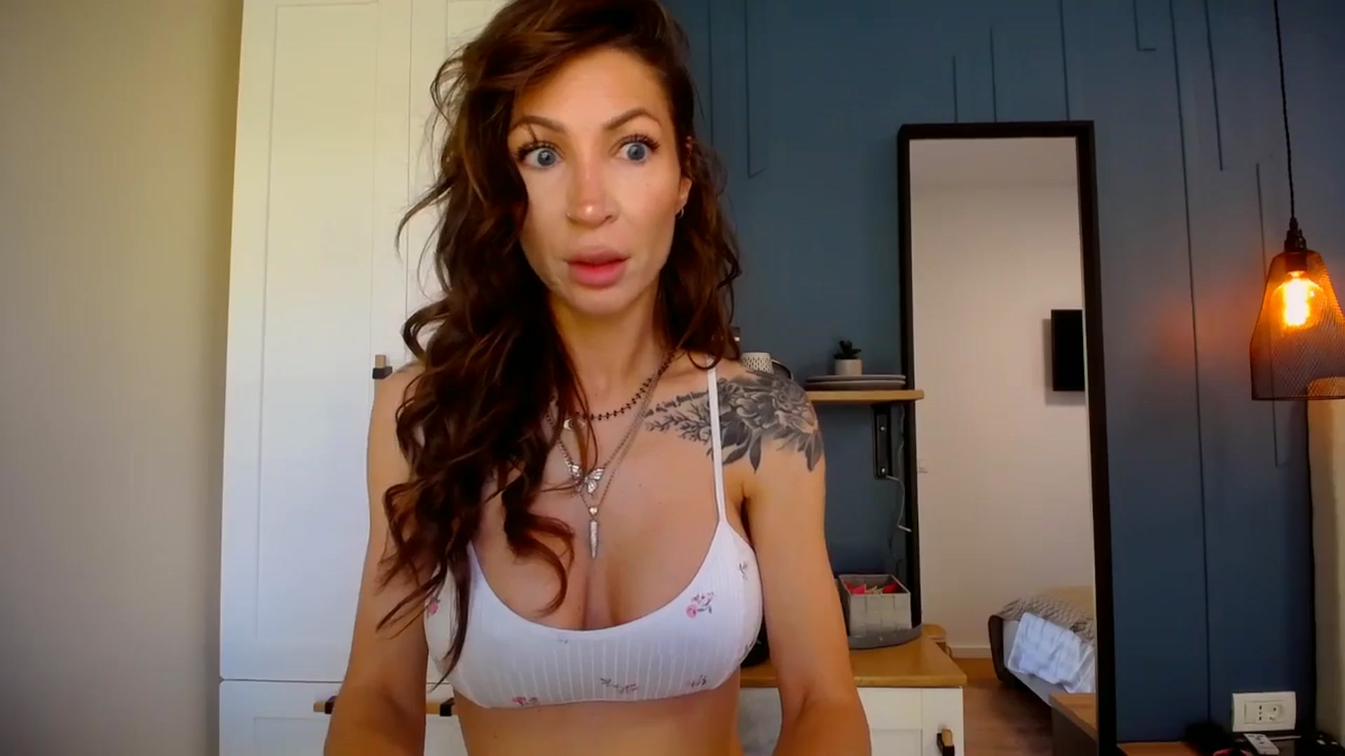 Gallery image thumbnail from Kaylicious's myfreecams stream on, 06/06/2024, 07:59 image 16 of 20