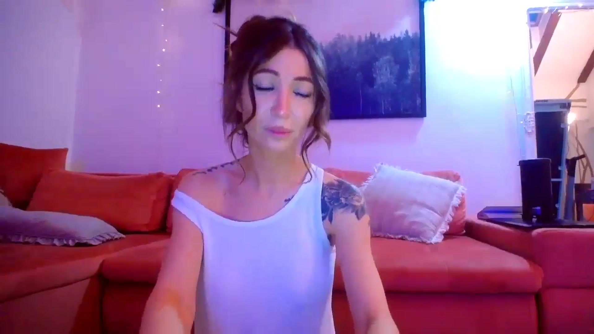 Gallery image thumbnail from Kaylicious's myfreecams stream on, 12/29/2024, 20:59 image 10 of 20