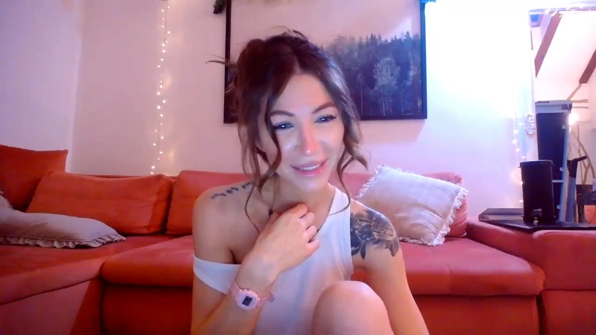 Gallery image thumbnail from Kaylicious's myfreecams stream on, 12/29/2024, 22:35 image 6 of 20