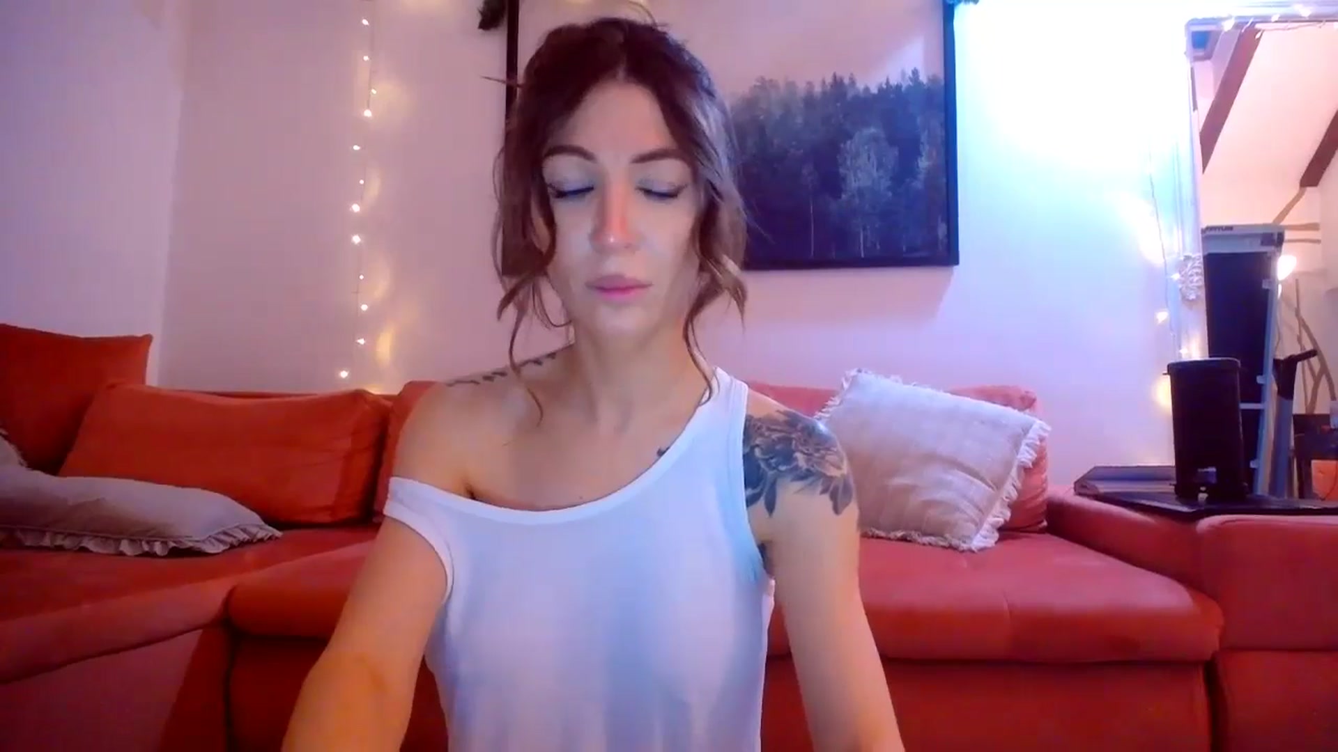 Gallery image thumbnail from Kaylicious's myfreecams stream on, 12/29/2024, 22:35 image 3 of 20