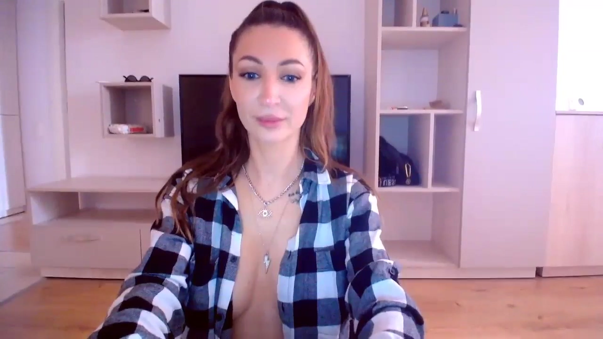 Gallery image thumbnail from Kaylicious's myfreecams stream on, 05/10/2025, 15:41 image 18 of 20