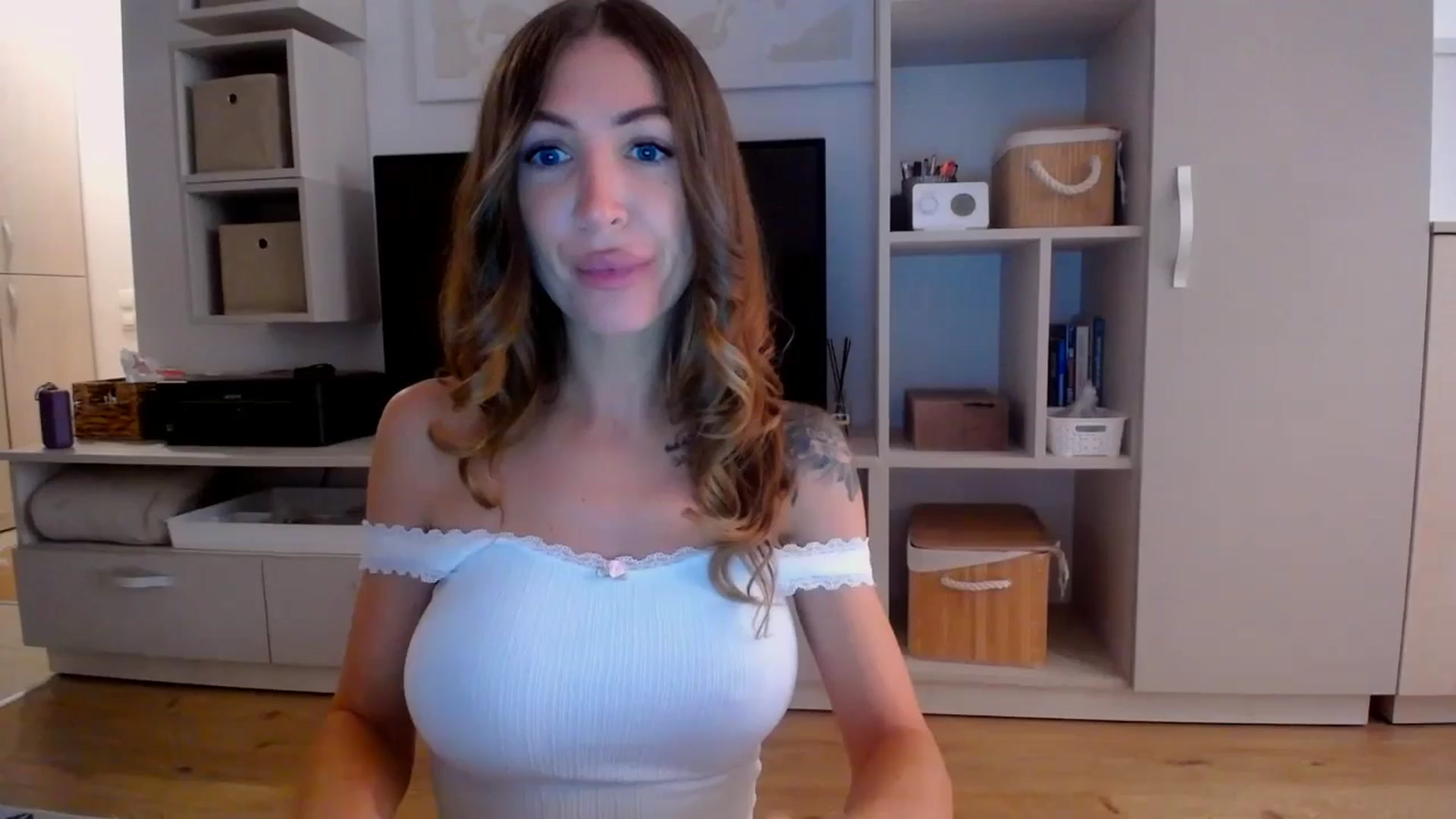 Gallery image thumbnail from Kaylicious's myfreecams stream on, 08/14/2025, 15:43 image 1 of 20