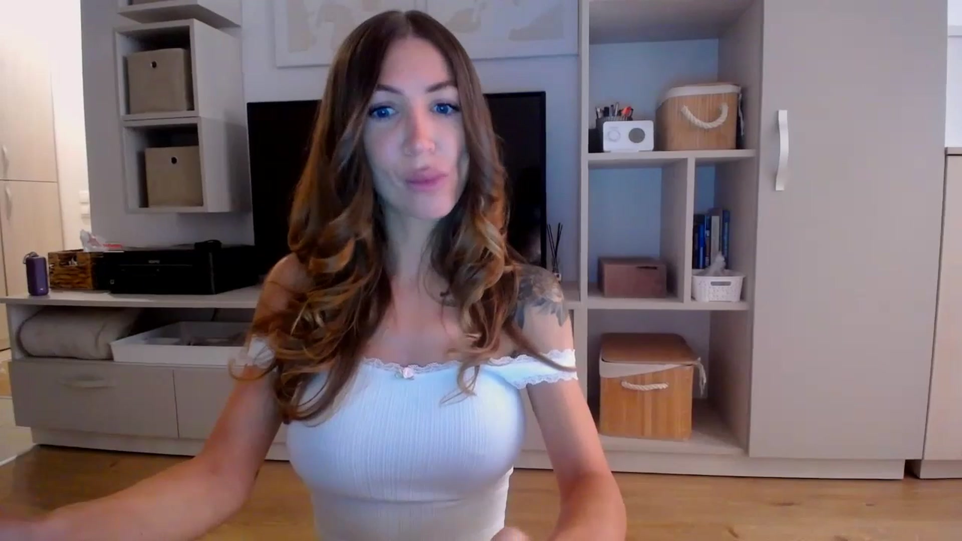 Gallery image thumbnail from Kaylicious's myfreecams stream on, 08/14/2025, 15:43 image 8 of 20
