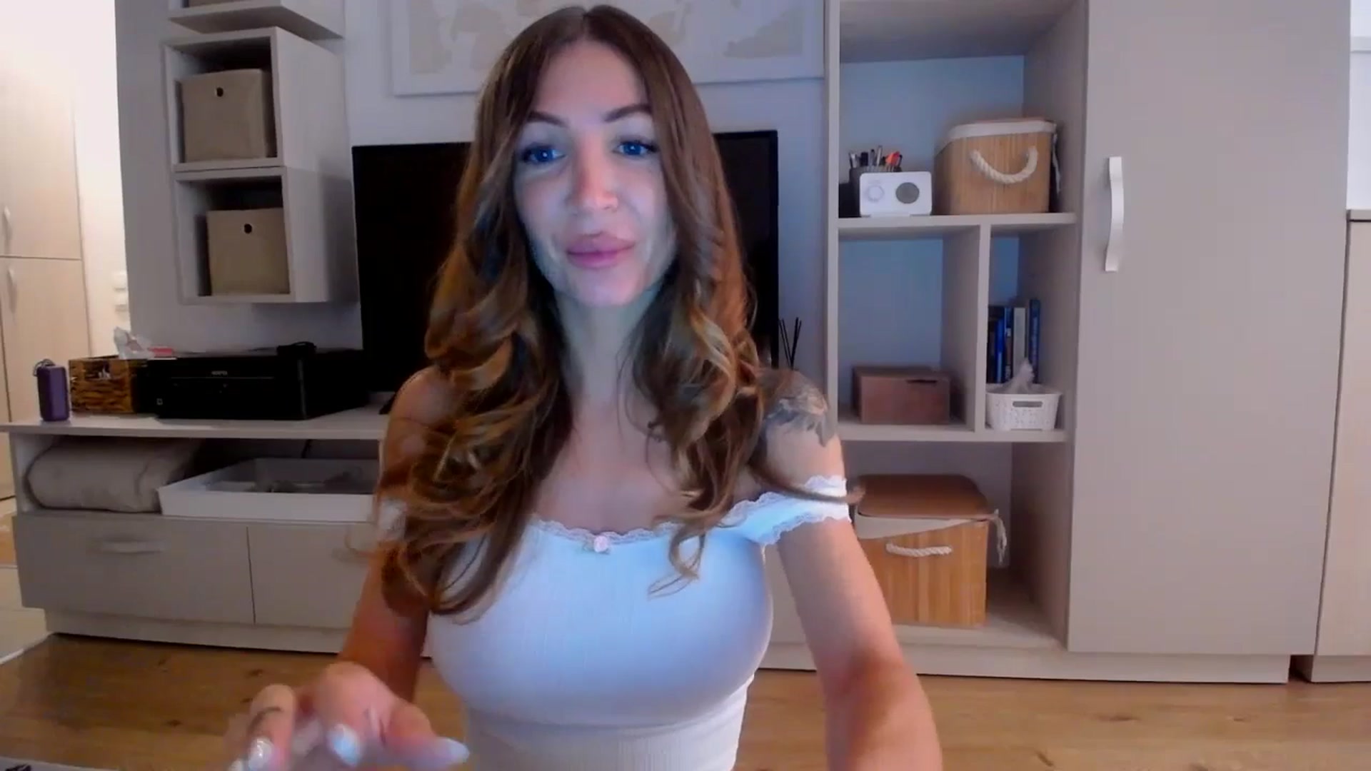 Gallery image thumbnail from Kaylicious's myfreecams stream on, 08/14/2025, 15:43 image 7 of 20