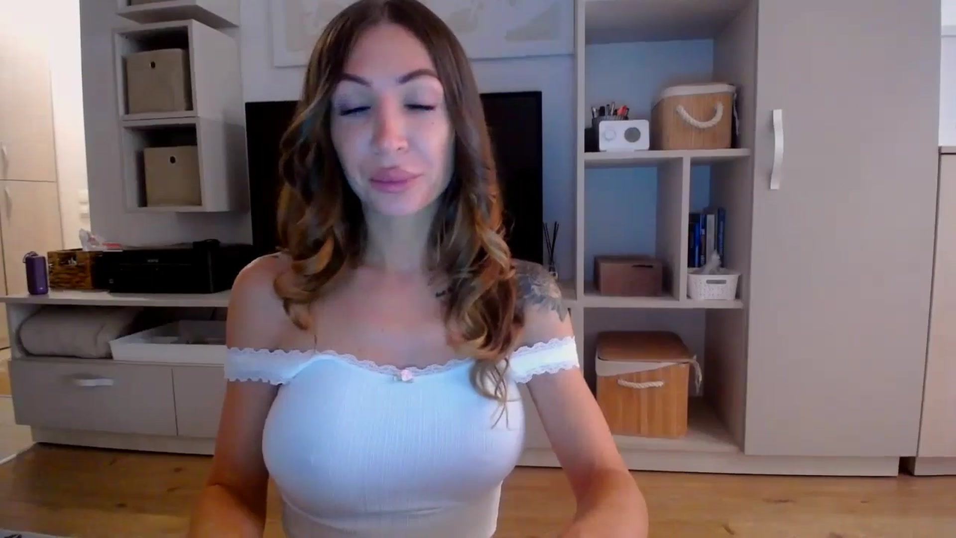 Gallery image thumbnail from Kaylicious's myfreecams stream on, 08/14/2025, 15:43 image 2 of 20