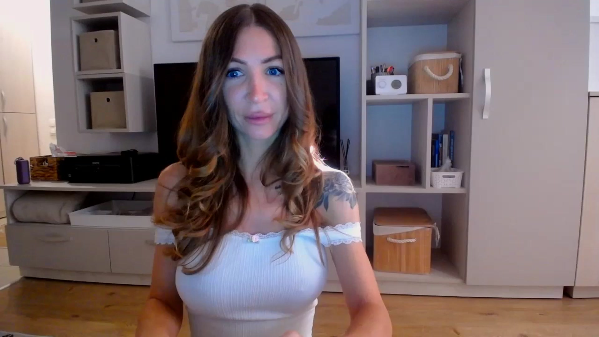 Gallery image thumbnail from Kaylicious's myfreecams stream on, 08/14/2025, 15:43 image 17 of 20