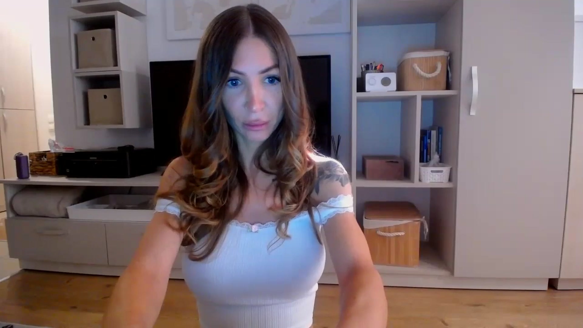 Gallery image thumbnail from Kaylicious's myfreecams stream on, 08/14/2025, 15:43 image 15 of 20