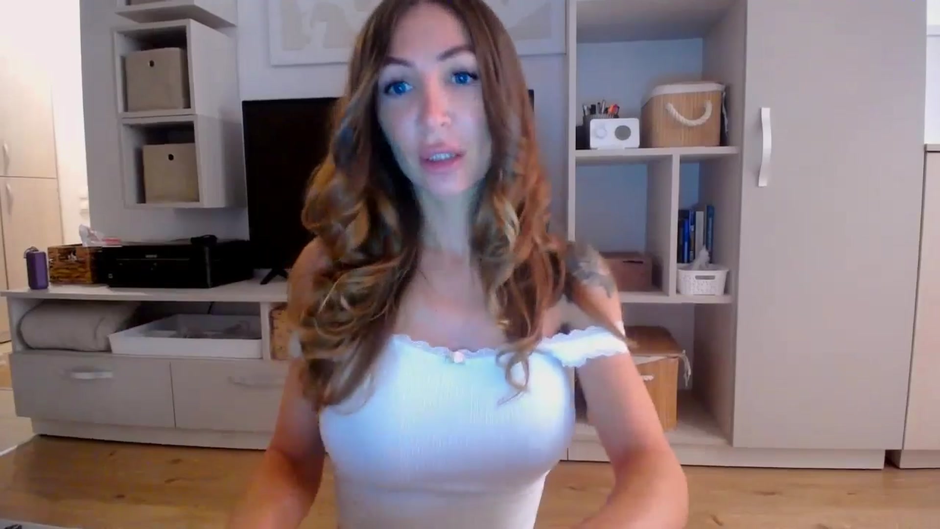 Gallery image thumbnail from Kaylicious's myfreecams stream on, 08/14/2025, 15:43 image 6 of 20