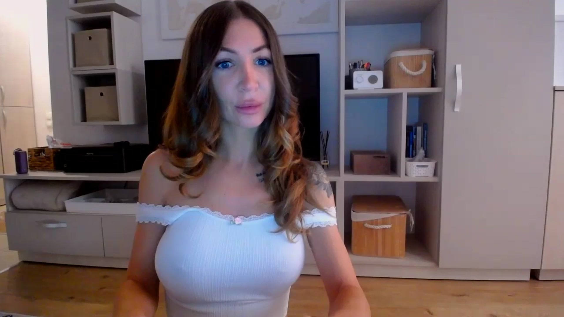 Gallery image thumbnail from Kaylicious's myfreecams stream on, 08/14/2025, 15:43 image 3 of 20