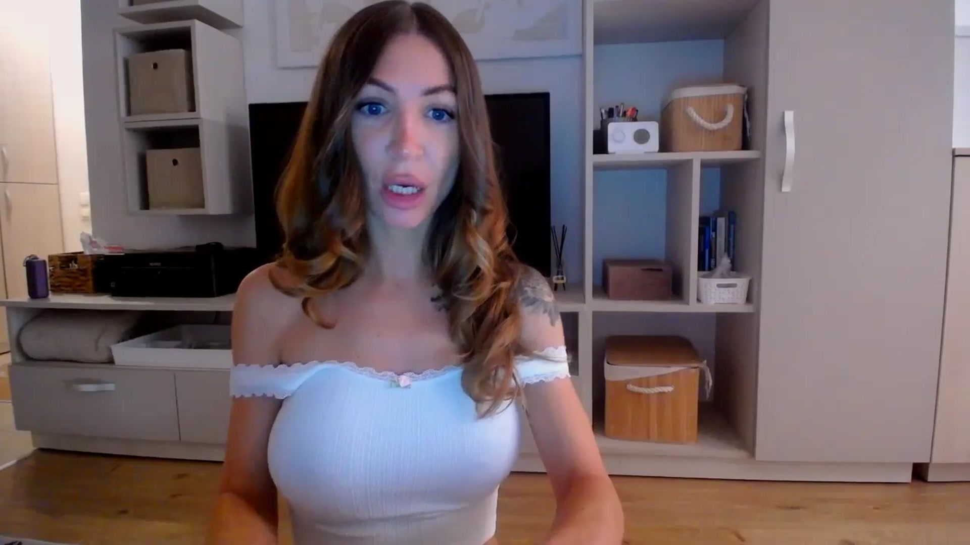 Gallery image thumbnail from Kaylicious's myfreecams stream on, 08/14/2025, 15:43 image 4 of 20