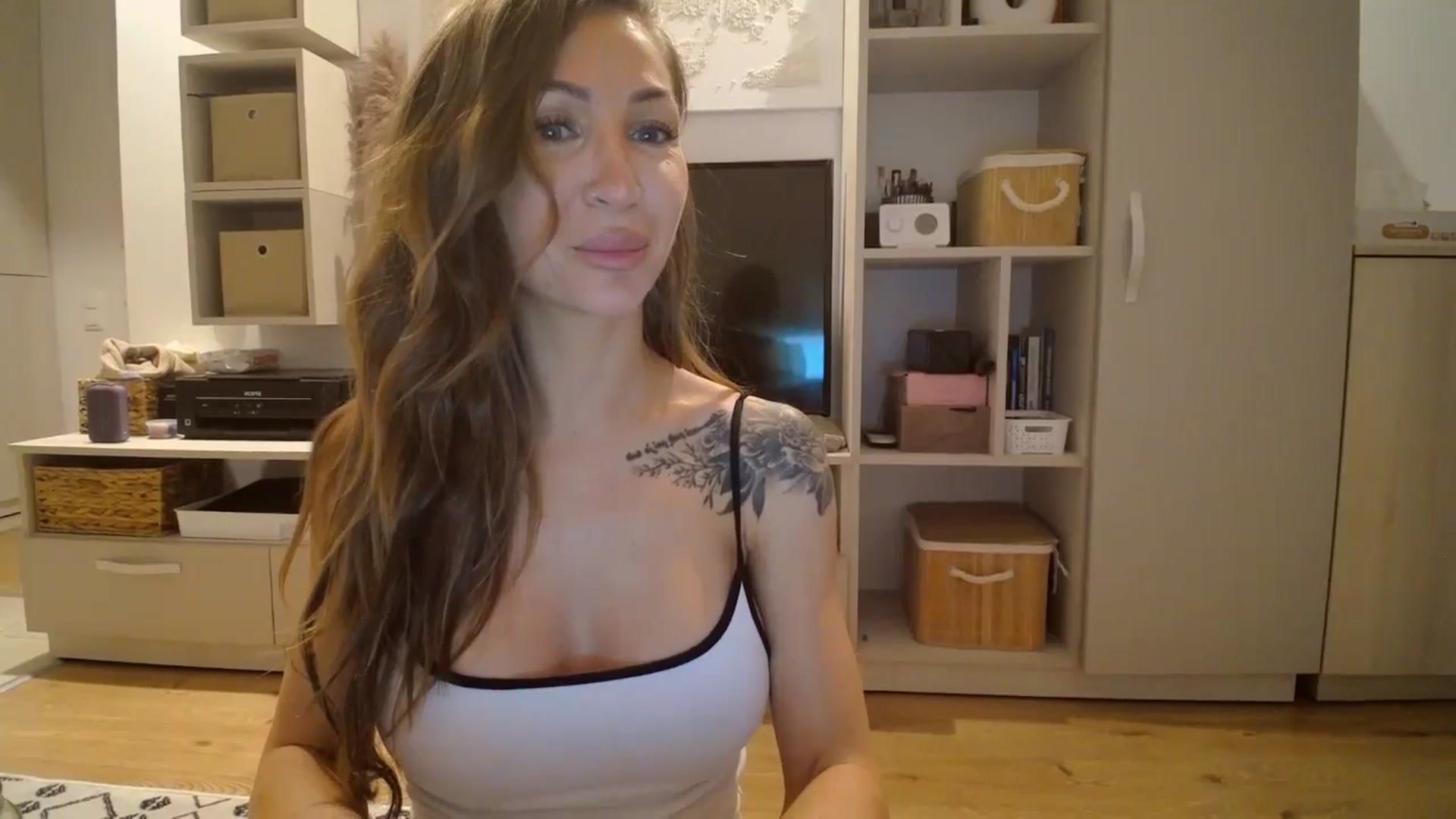 Gallery image thumbnail from Kaylicious's myfreecams stream on, 10/10/2025, 19:36 image 17 of 20