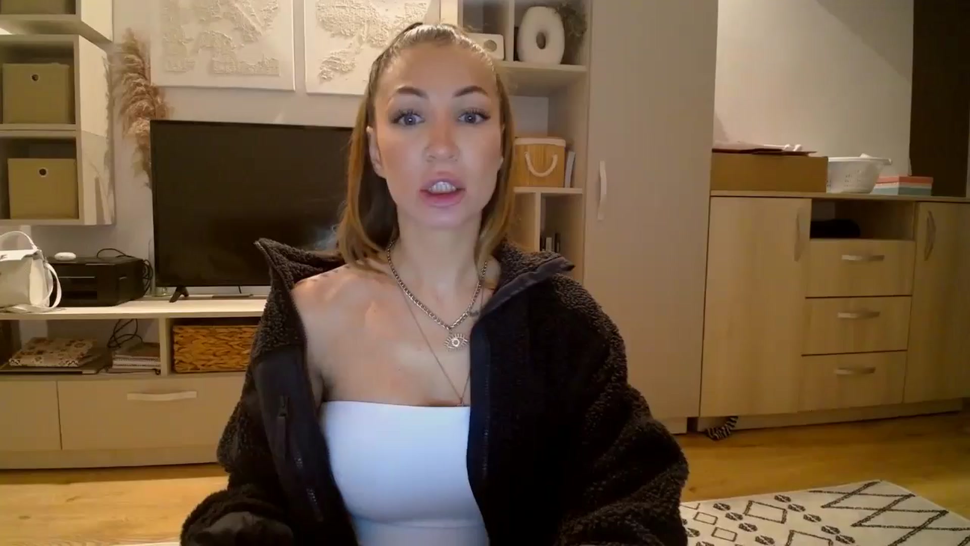 Gallery image thumbnail from Kaylicious's myfreecams stream on, 11/15/2025, 17:46 image 1 of 20