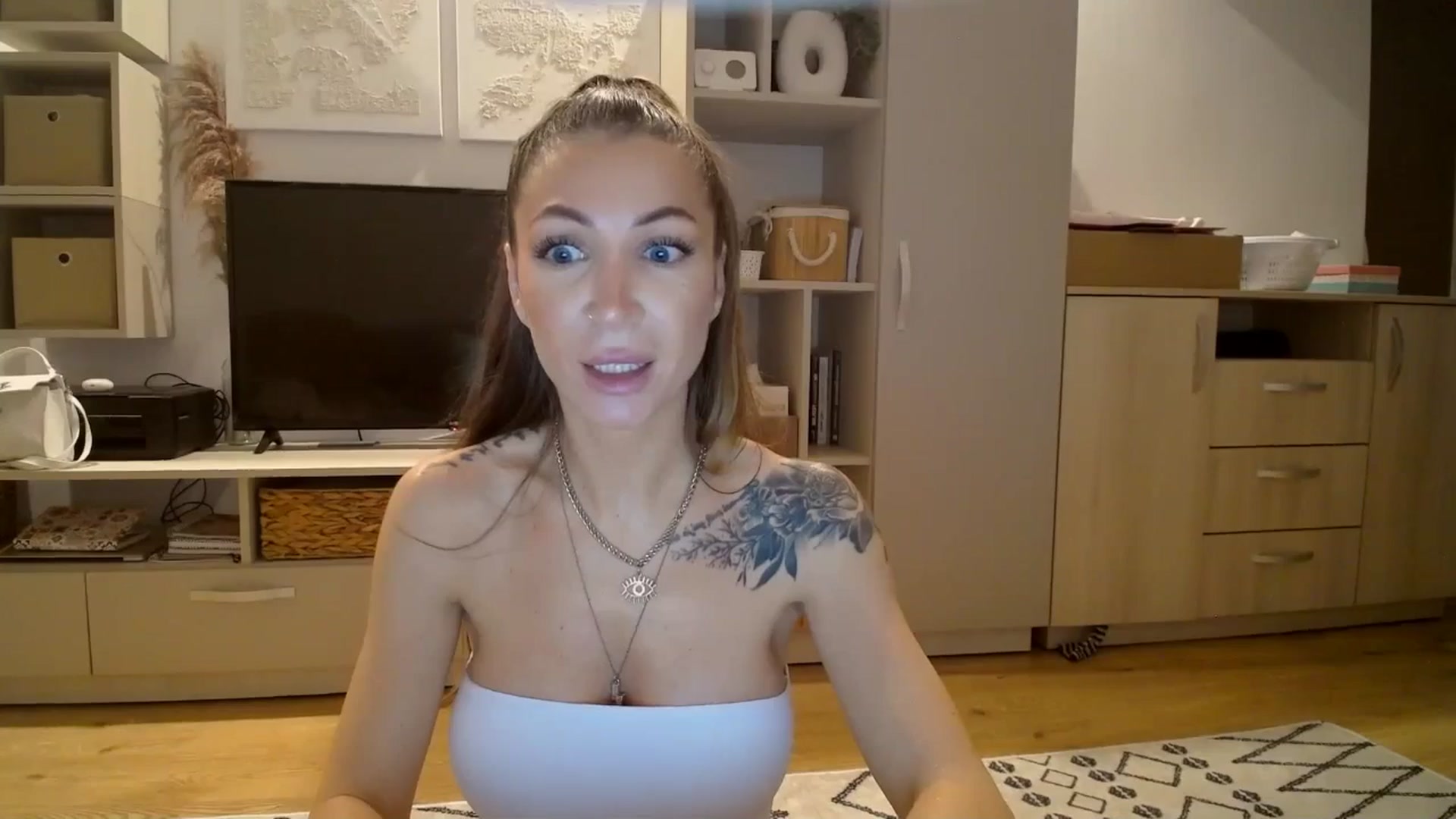 Gallery image thumbnail from Kaylicious's myfreecams stream on, 11/15/2025, 17:46 image 11 of 20