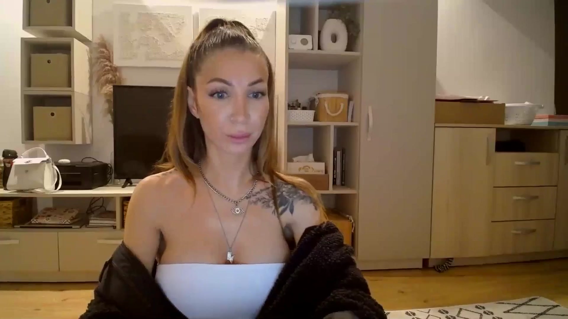 Gallery image thumbnail from Kaylicious's myfreecams stream on, 11/15/2025, 18:31 image 14 of 20