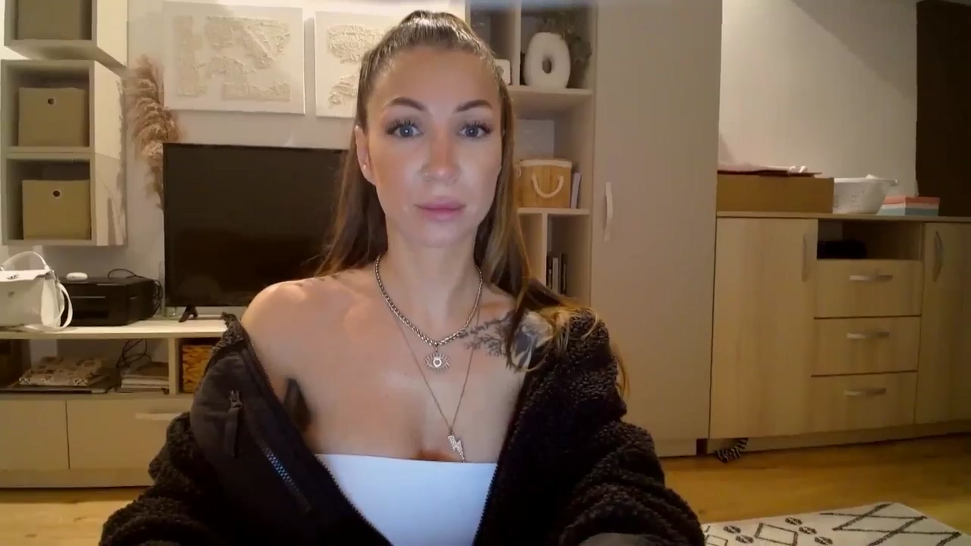 Gallery image thumbnail from Kaylicious's myfreecams stream on, 11/15/2025, 18:31 image 5 of 20