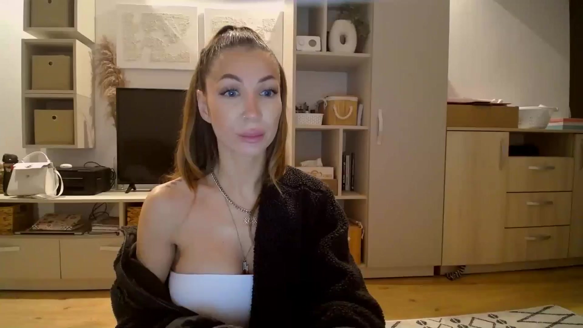 Gallery image thumbnail from Kaylicious's myfreecams stream on, 11/15/2025, 18:31 image 15 of 20