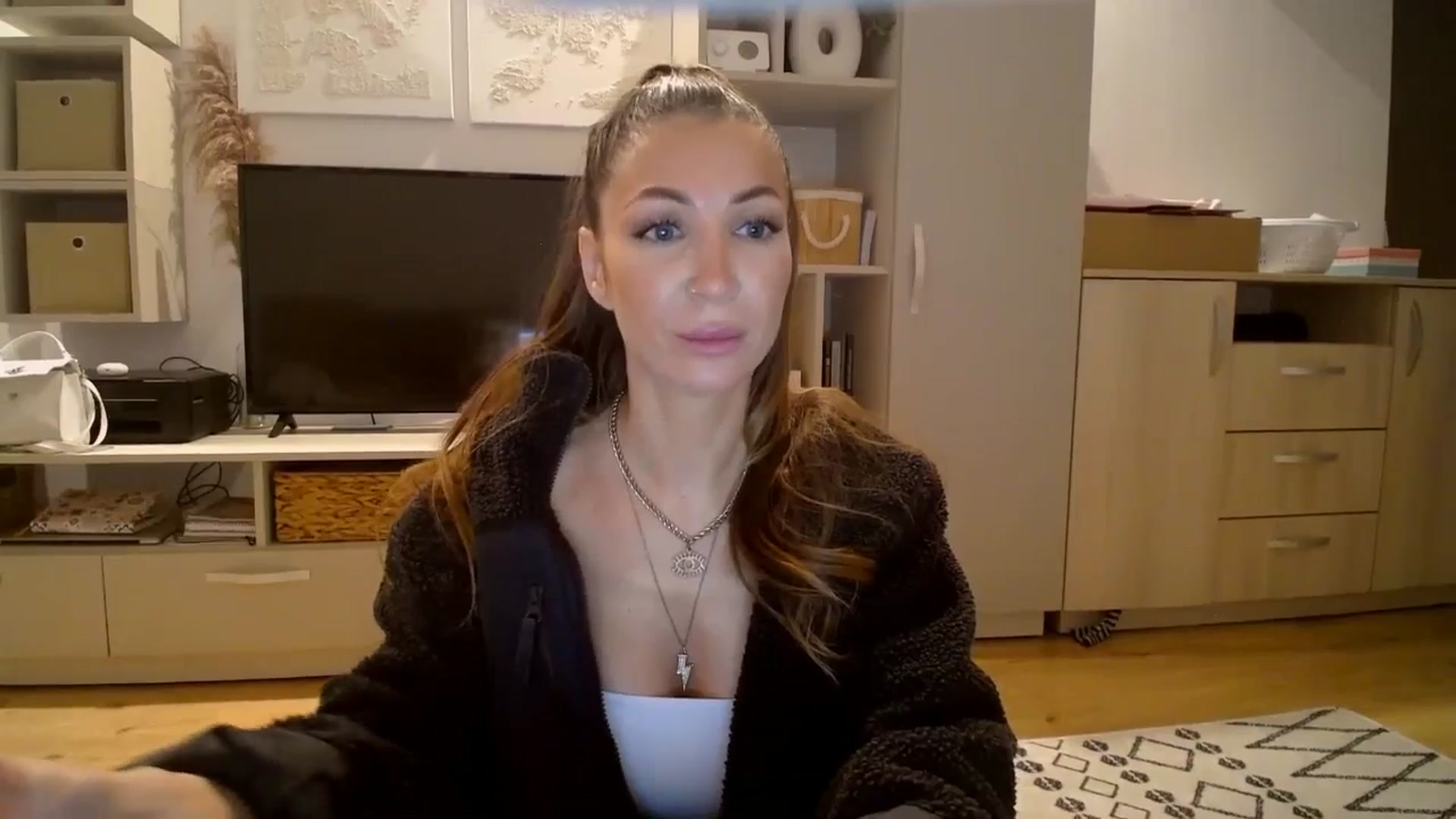 Gallery image thumbnail from Kaylicious's myfreecams stream on, 11/15/2025, 18:31 image 3 of 20