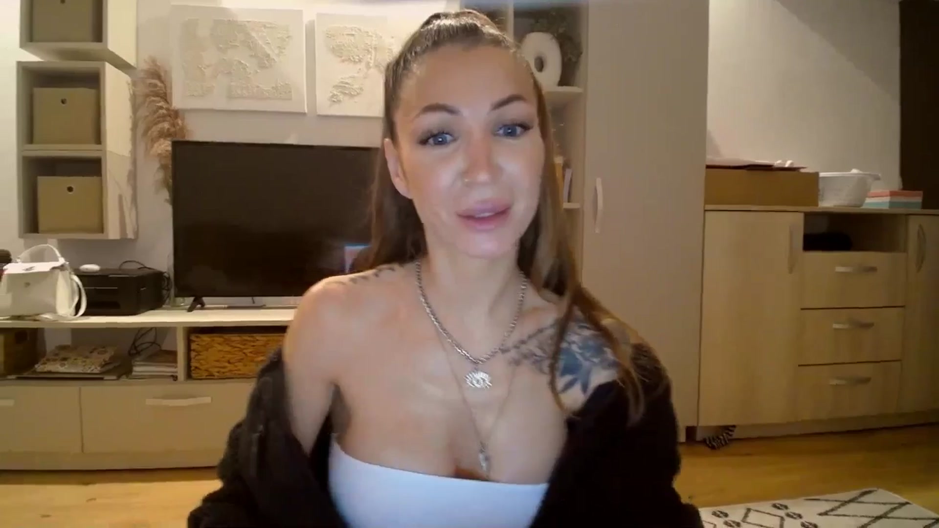Gallery image thumbnail from Kaylicious's myfreecams stream on, 11/15/2025, 18:31 image 6 of 20