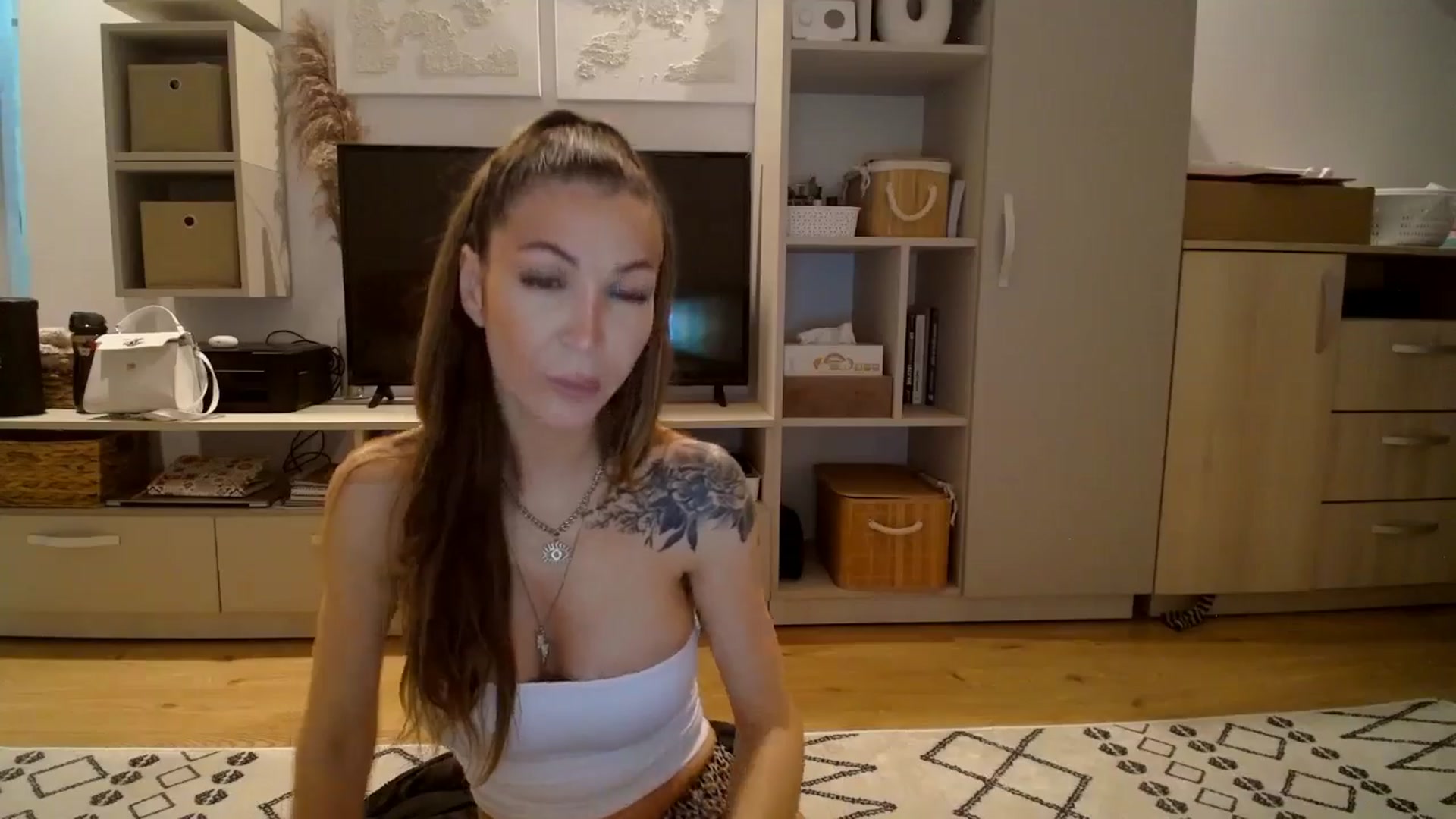Gallery image thumbnail from Kaylicious's myfreecams stream on, 11/15/2025, 19:03 image 9 of 20