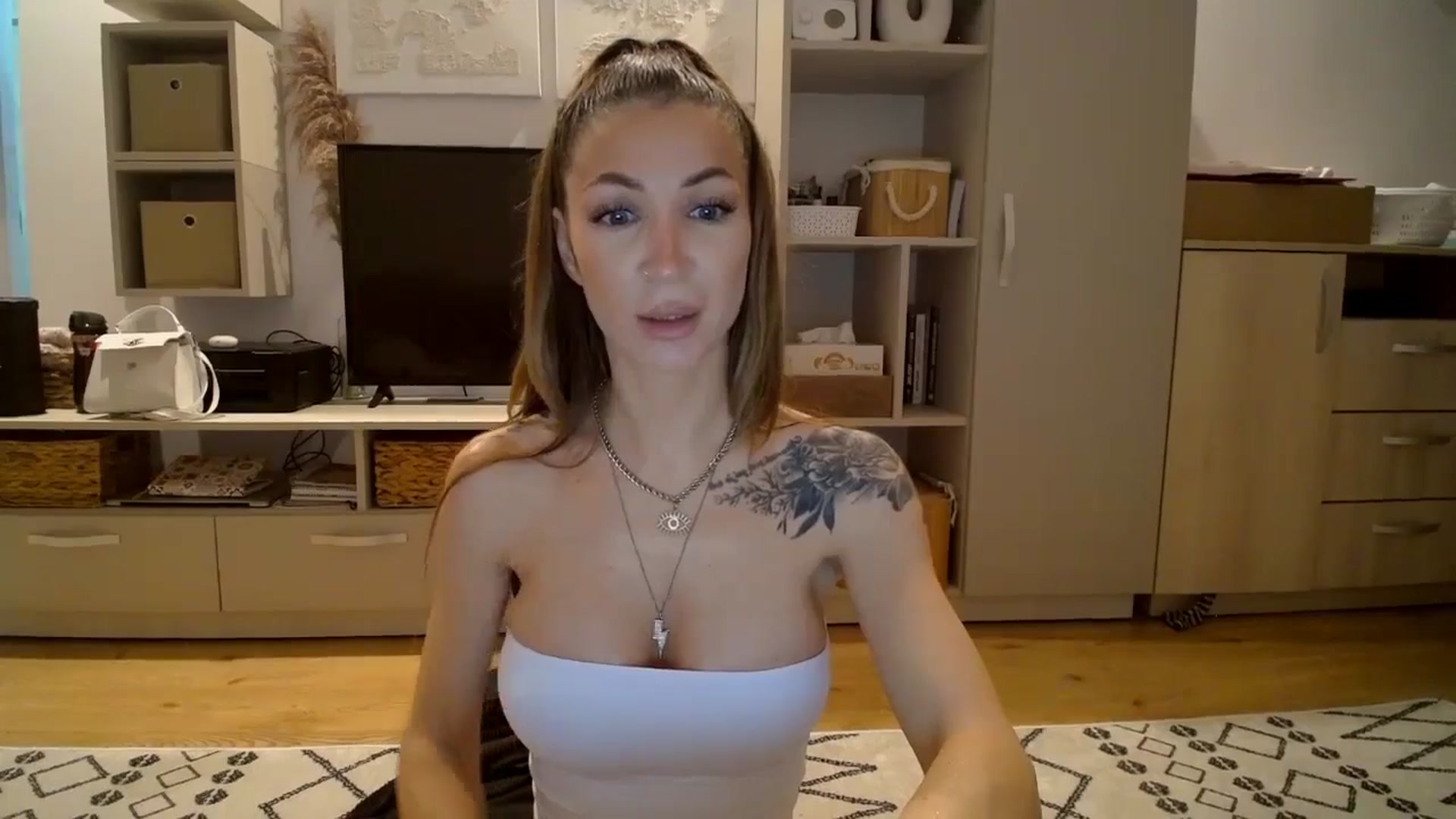 Gallery image thumbnail from Kaylicious's myfreecams stream on, 11/15/2025, 19:03 image 7 of 20