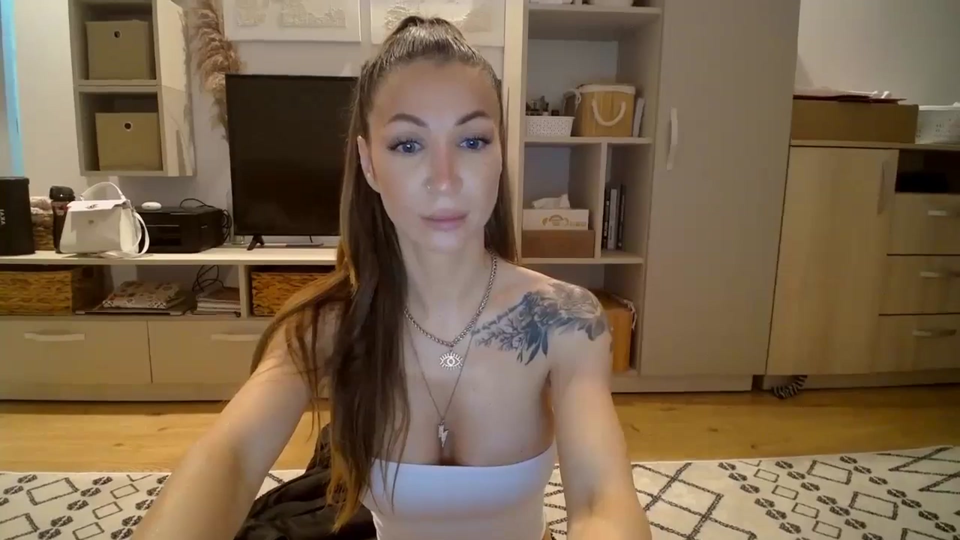 Gallery image thumbnail from Kaylicious's myfreecams stream on, 11/15/2025, 19:03 image 16 of 20