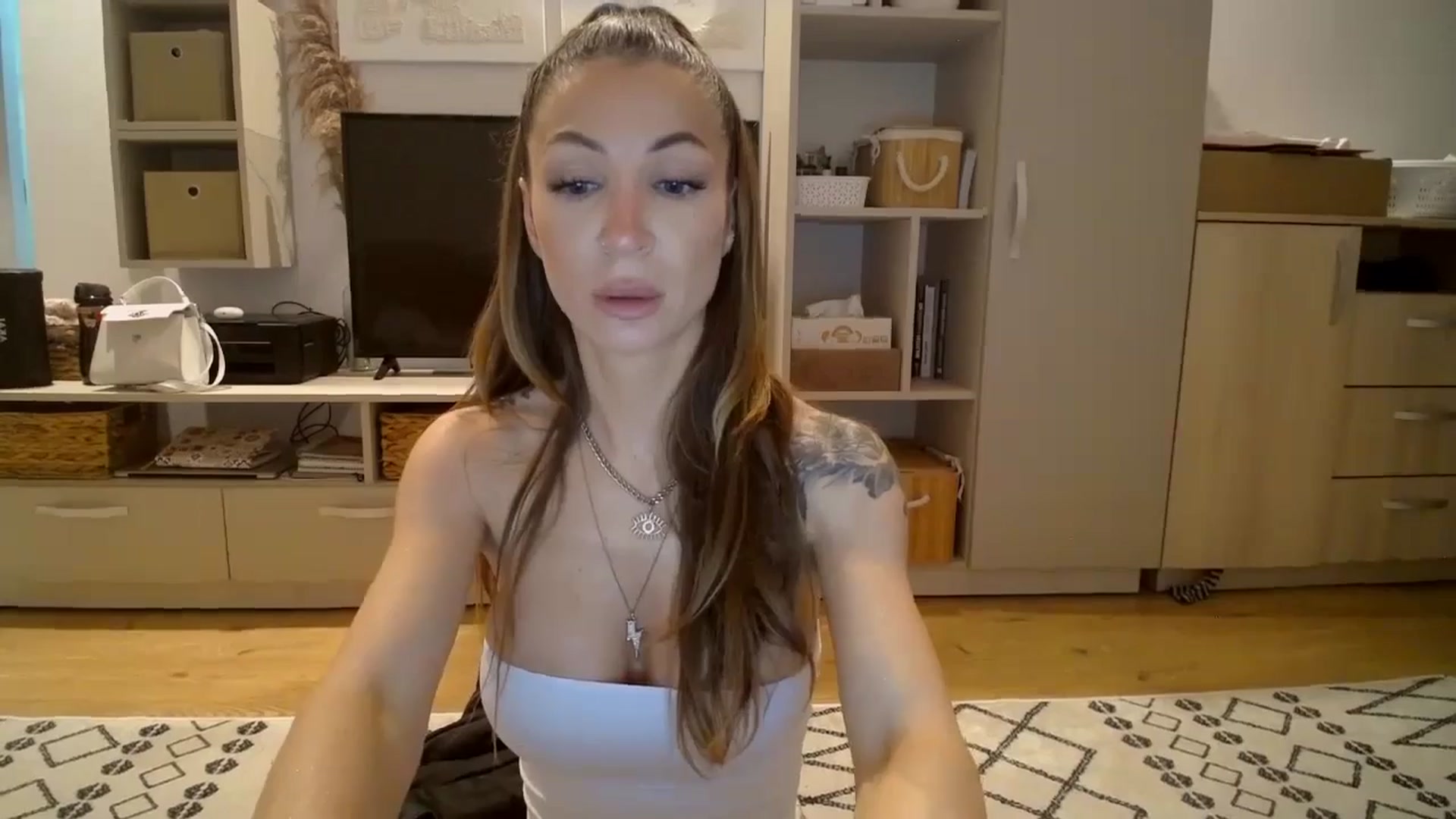 Gallery image thumbnail from Kaylicious's myfreecams stream on, 11/15/2025, 19:03 image 13 of 20