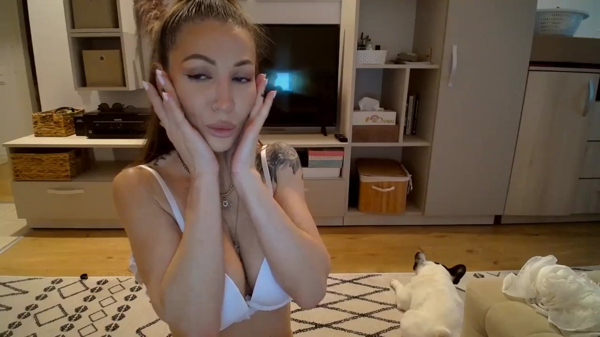 Gallery image thumbnail from Kaylicious's myfreecams stream on, 11/19/2025, 14:36 image 3 of 20