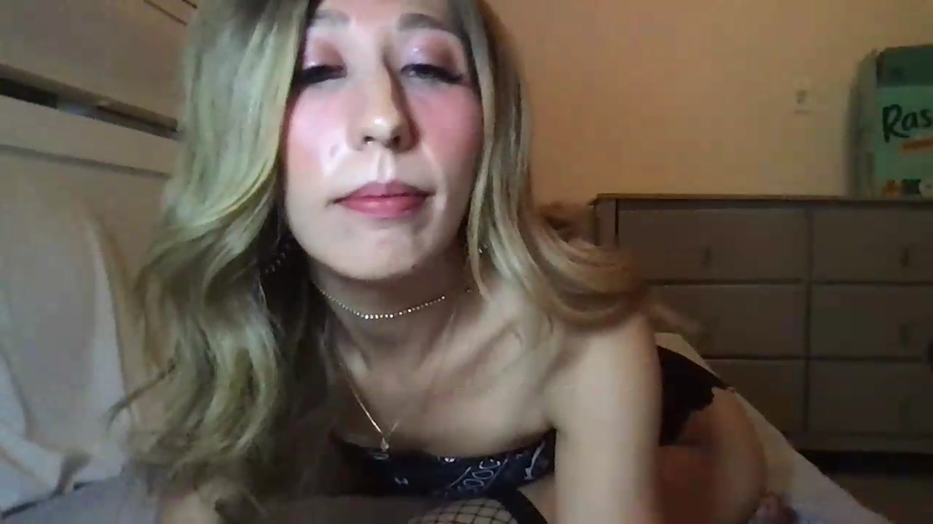 Gallery image thumbnail from Kaylie_Mae1's myfreecams stream on, 05/24/2026, 08:01 image 6 of 20