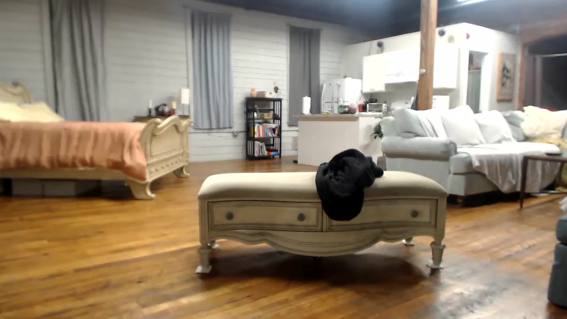 Gallery image thumbnail from Kayros780's myfreecams stream on, 03/20/2023, 04:55 image 15 of 20
