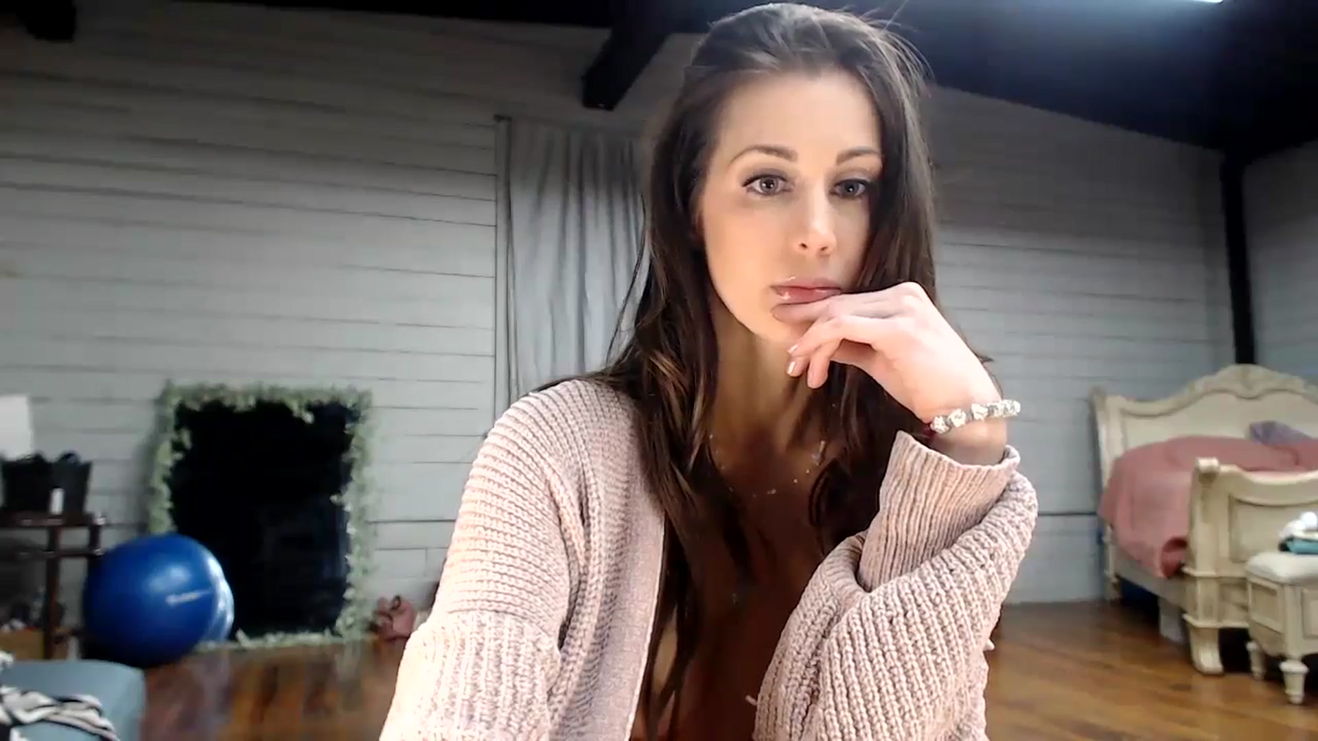 Gallery image thumbnail from Kayros780's myfreecams stream on, 04/27/2024, 08:33 image 2 of 20