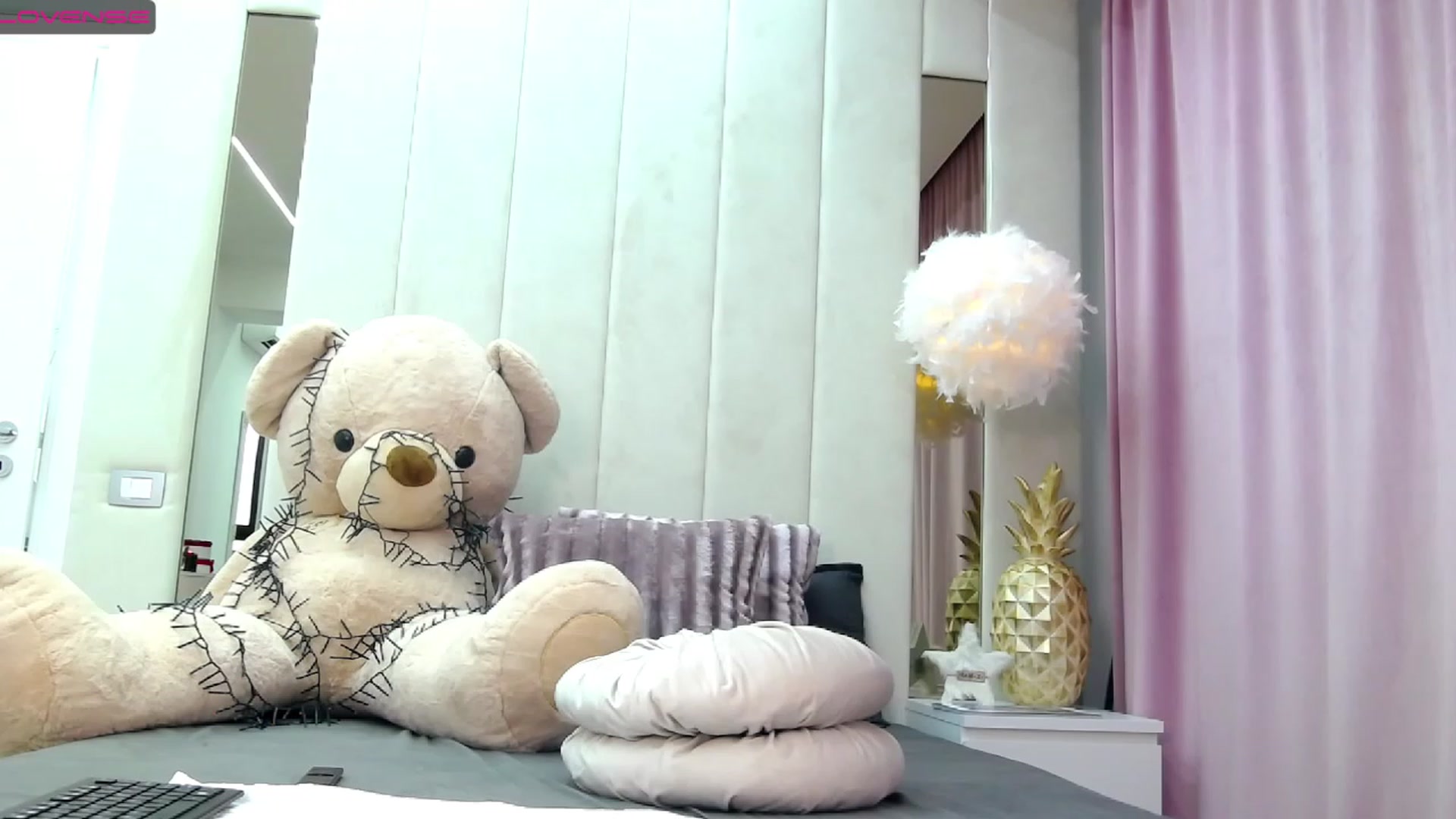 Gallery image thumbnail from KcRowan's myfreecams stream on, 12/23/2022, 11:05 image 1 of 20