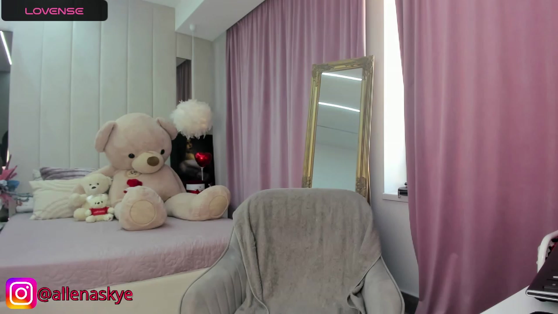 Gallery image thumbnail from KcRowan's myfreecams stream on, 10/31/2023, 11:08 image 5 of 20