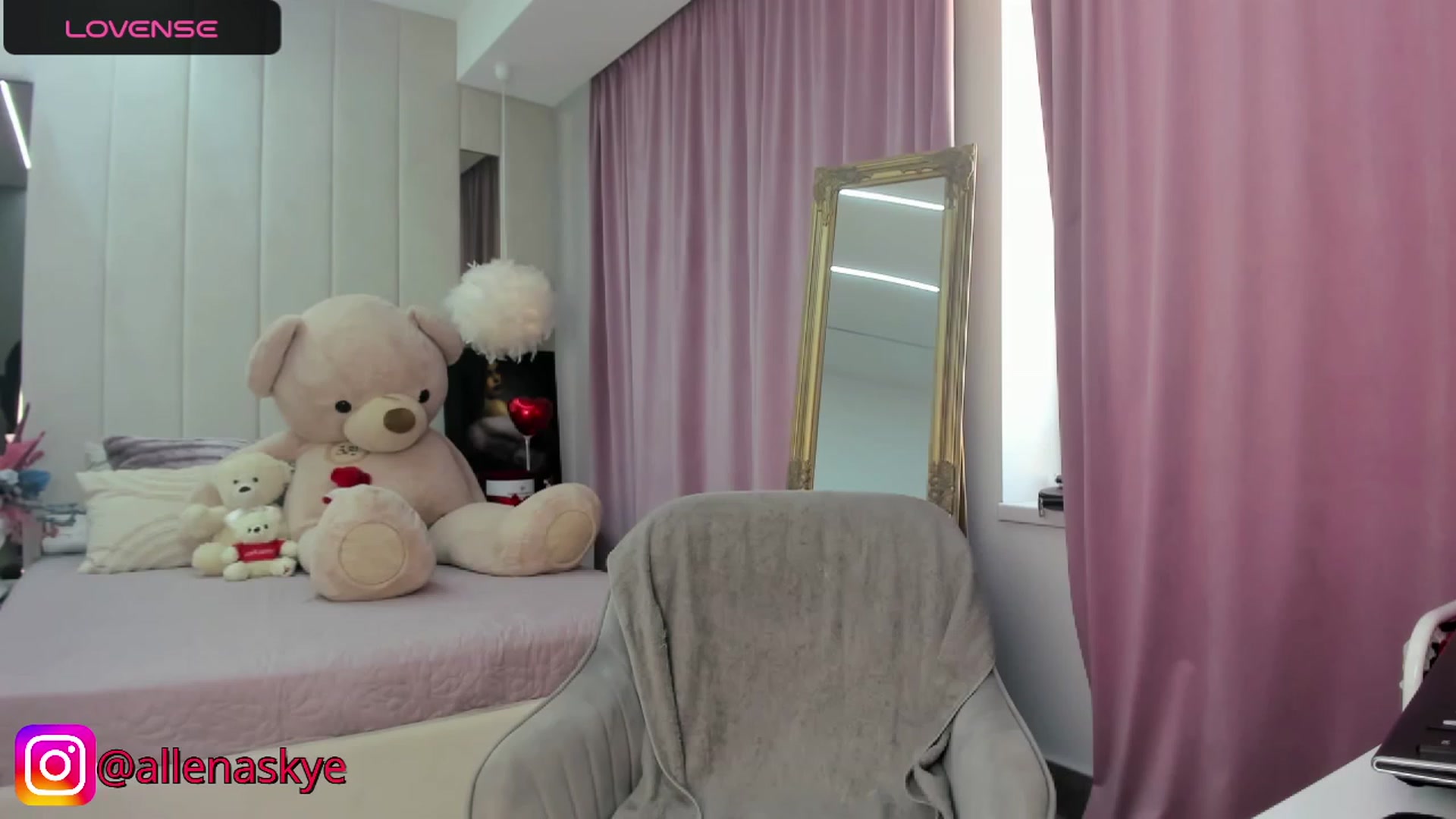 Gallery image thumbnail from KcRowan's myfreecams stream on, 10/31/2023, 11:08 image 4 of 20