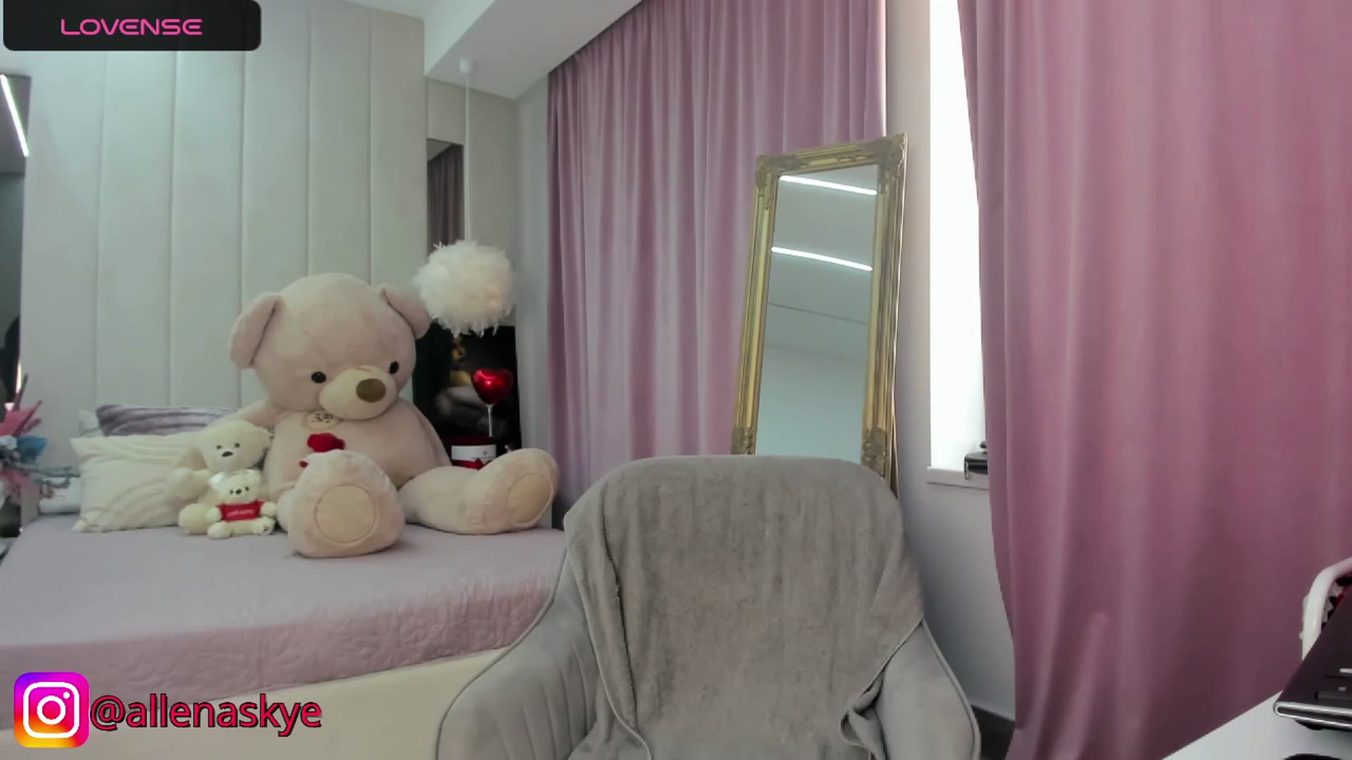 Gallery image thumbnail from KcRowan's myfreecams stream on, 10/31/2023, 11:08 image 2 of 20