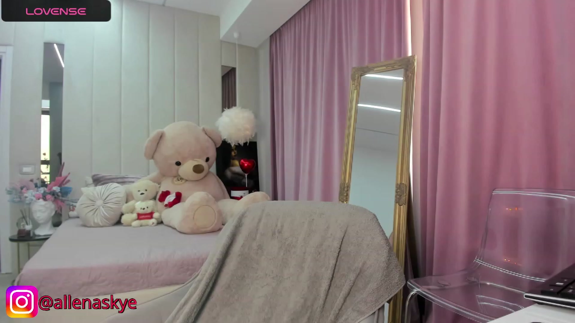 Gallery image thumbnail from KcRowan's myfreecams stream on, 11/07/2023, 12:18 image 16 of 20