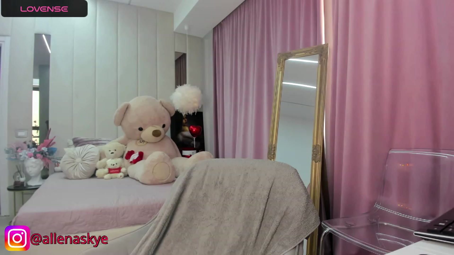 Gallery image thumbnail from KcRowan's myfreecams stream on, 11/07/2023, 12:18 image 18 of 20