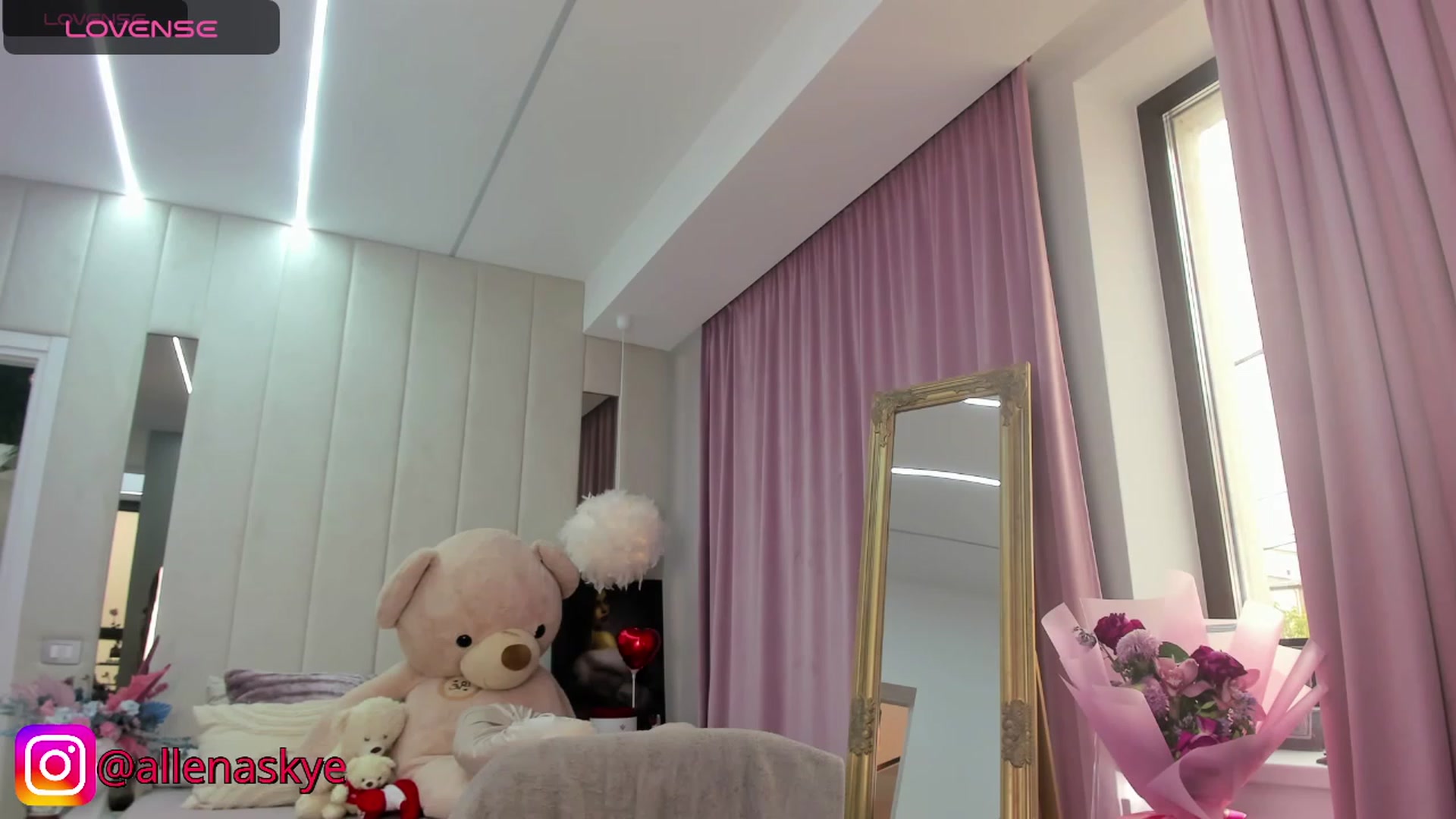 Gallery image thumbnail from KcRowan's myfreecams stream on, 11/17/2023, 12:50 image 1 of 20
