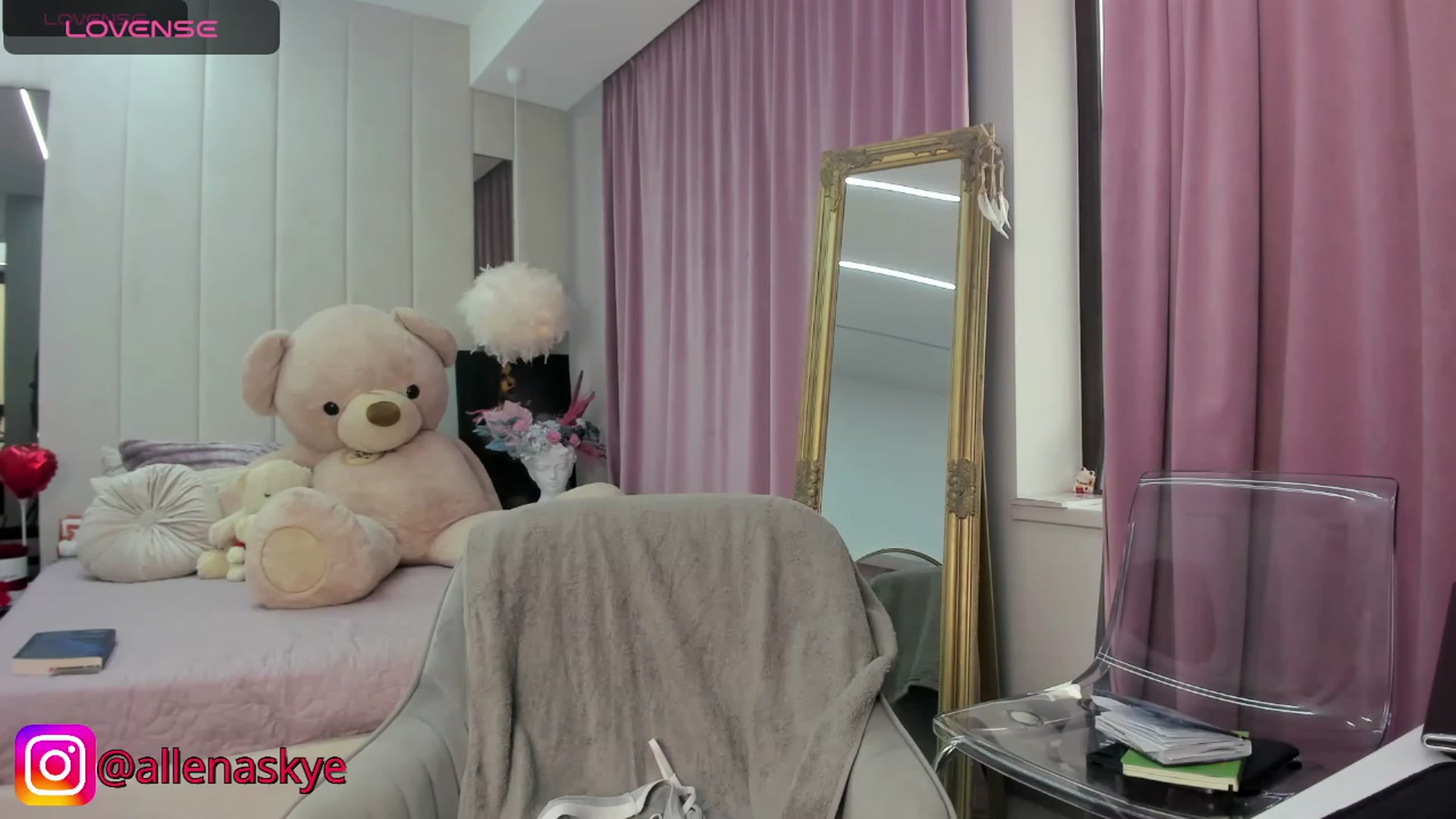 Gallery image thumbnail from KcRowan's myfreecams stream on, 11/22/2023, 12:25 image 11 of 20