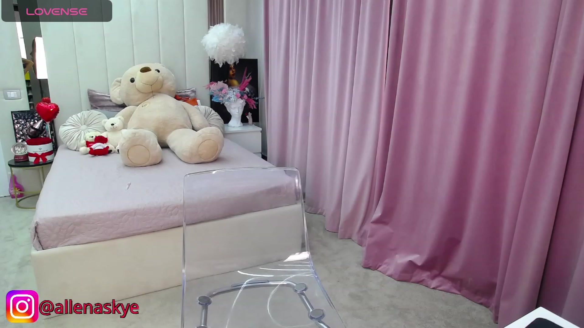 Gallery image thumbnail from KcRowan's myfreecams stream on, 02/12/2024, 12:07 image 9 of 20