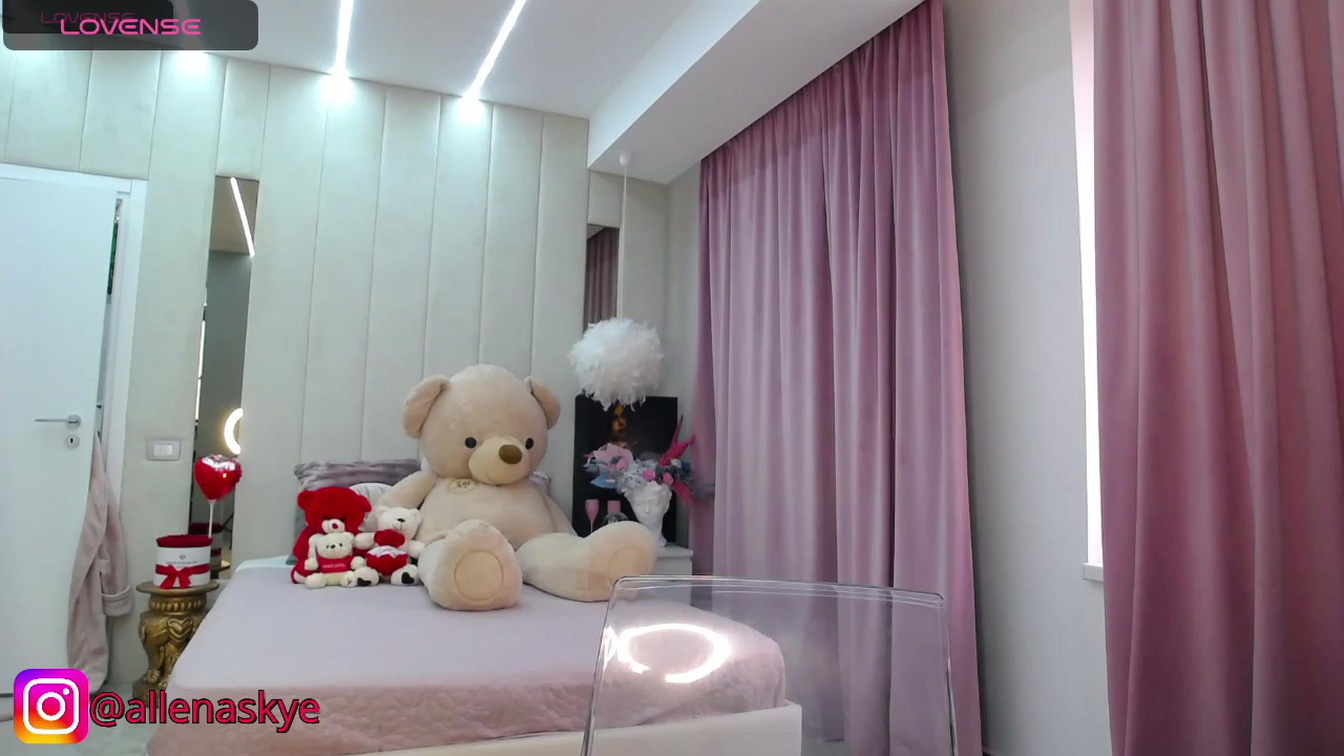 Gallery image thumbnail from KcRowan's myfreecams stream on, 02/29/2024, 10:32 image 16 of 20