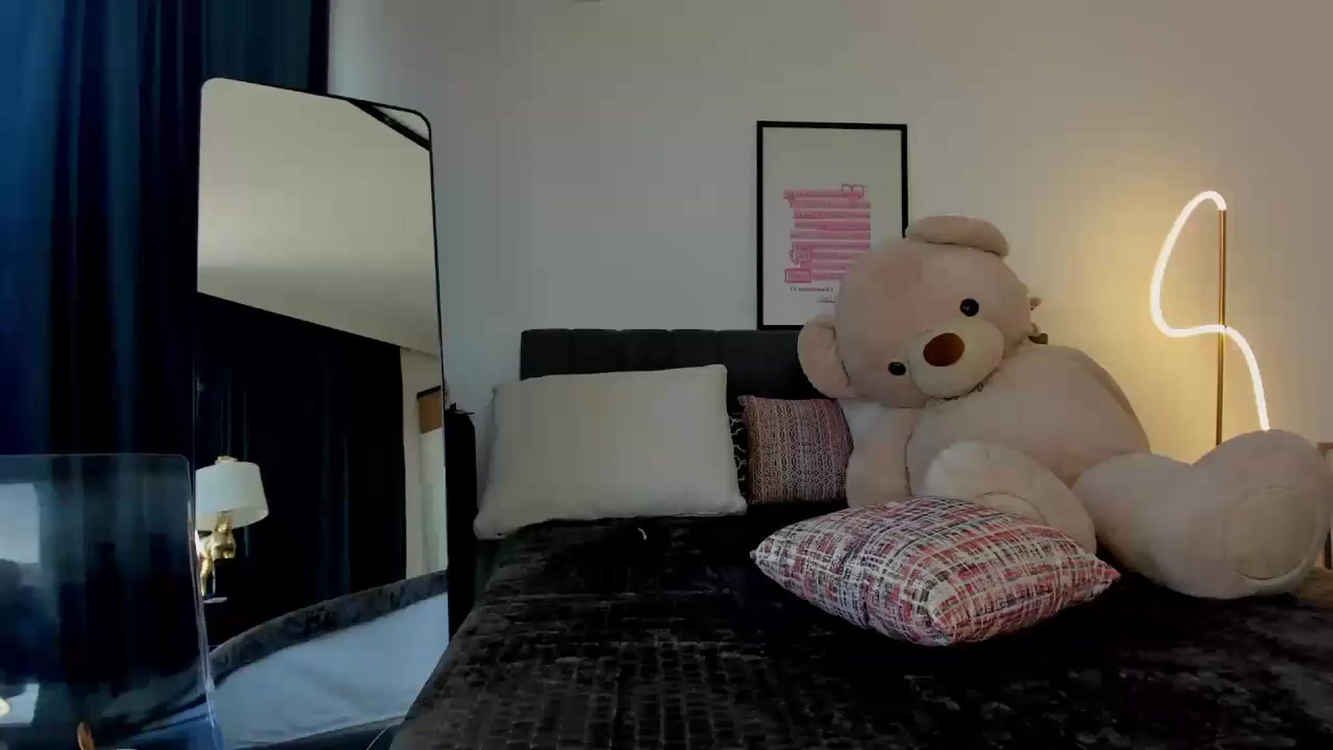 Gallery image thumbnail from KcRowan's myfreecams stream on, 07/10/2025, 07:22 image 10 of 20