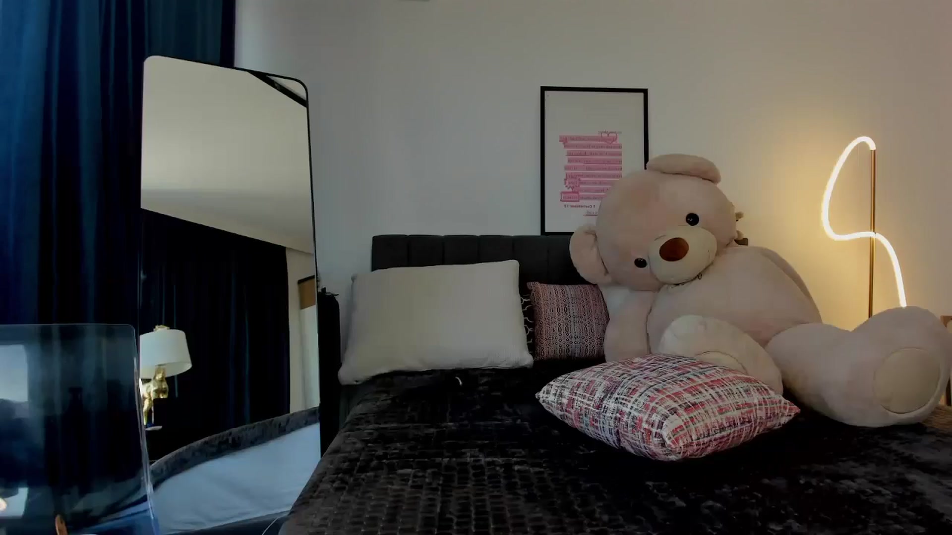 Gallery image thumbnail from KcRowan's myfreecams stream on, 07/10/2025, 07:22 image 9 of 20