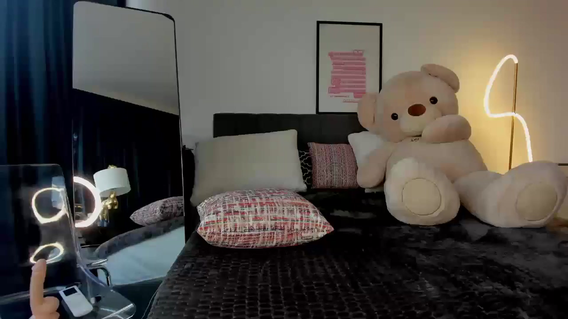 Gallery image thumbnail from KcRowan's myfreecams stream on, 07/10/2025, 12:31 image 10 of 20