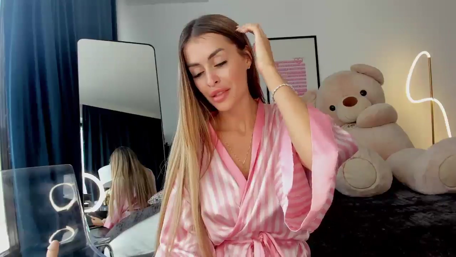 Gallery image thumbnail from KcRowan's myfreecams stream on, 07/10/2025, 13:10 image 19 of 20