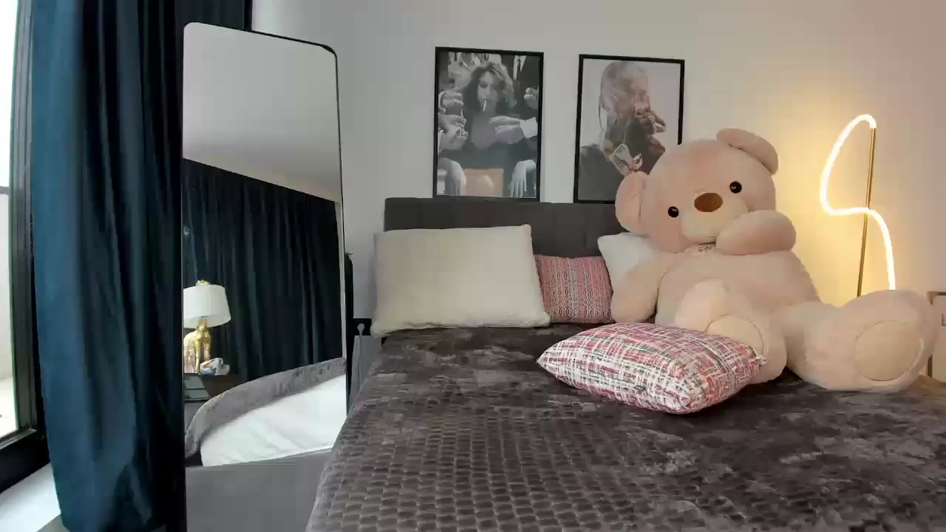 Gallery image thumbnail from KcRowan's myfreecams stream on, 07/15/2025, 08:33 image 4 of 20