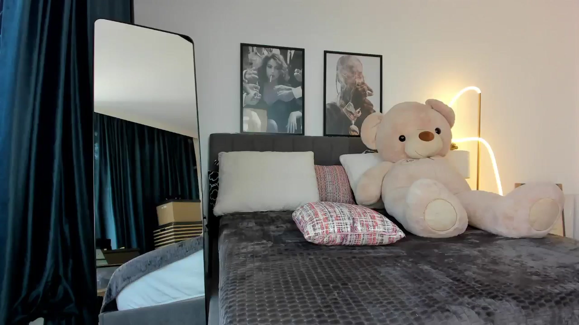 Gallery image thumbnail from KcRowan's myfreecams stream on, 07/17/2025, 07:16 image 15 of 20
