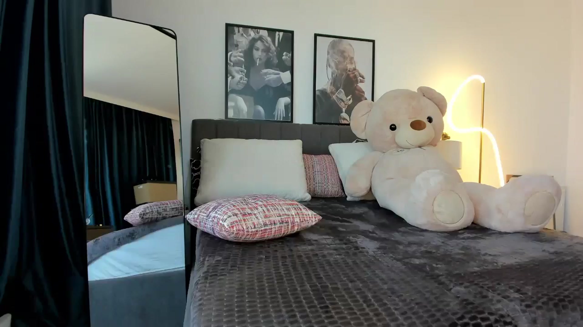 Gallery image thumbnail from KcRowan's myfreecams stream on, 07/18/2025, 11:29 image 10 of 20