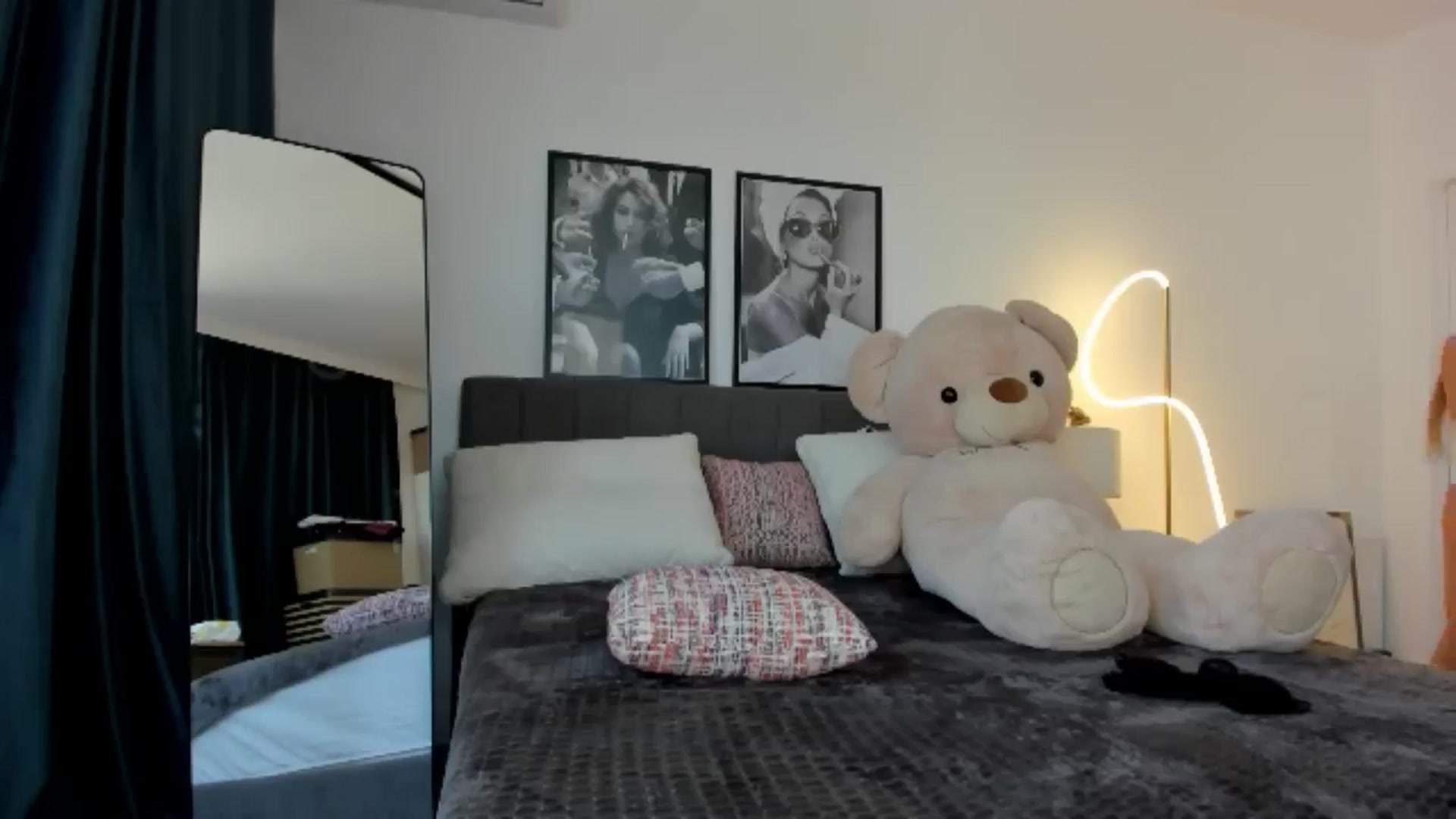 Gallery image thumbnail from KcRowan's myfreecams stream on, 07/21/2025, 09:26 image 4 of 20