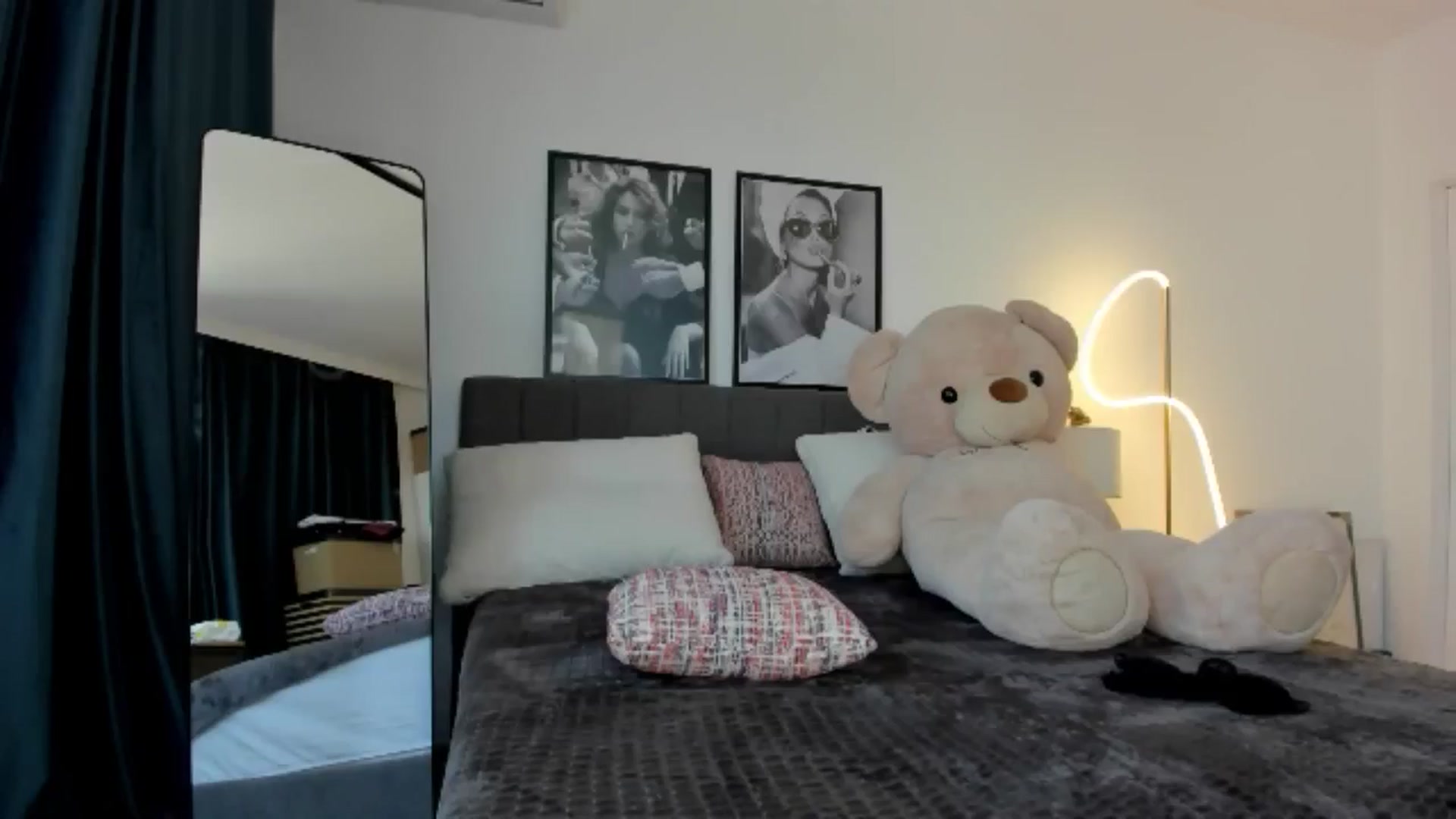 Gallery image thumbnail from KcRowan's myfreecams stream on, 07/21/2025, 09:26 image 3 of 20